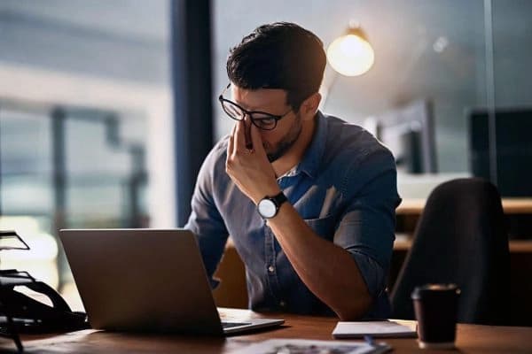 Hội Chứng Mắt Khô Khi Nhìn Màn Hình — Nhận Biết Sớm Và Xử Lý Đúng Cách