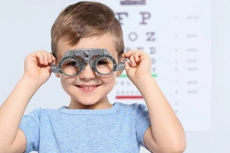 Cận Thị Ở Trẻ Em — Dấu Hiệu Cha Mẹ Thường Bỏ Qua Và Cách Kiểm Soát Hiệu Quả